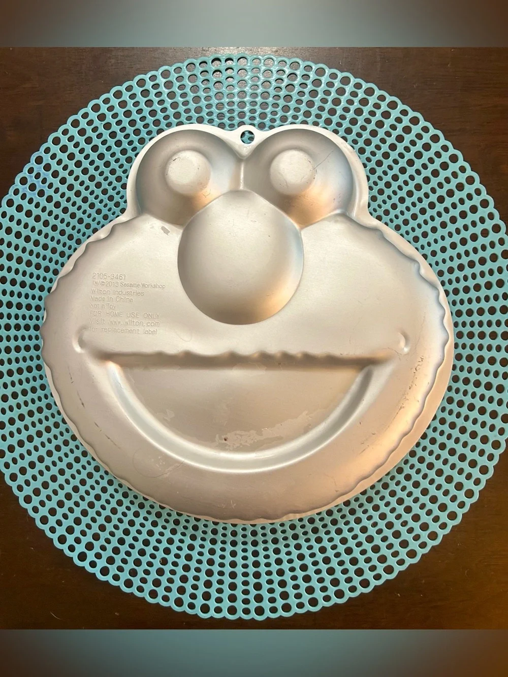 2013 Wilton Sesame Street- Elmo Face Cake Pan Aluminum 2105-3461